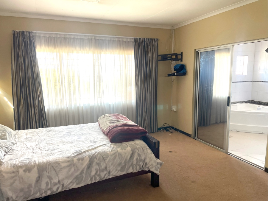 8 Bedroom Property for Sale in Waterkloof Ridge Gauteng
