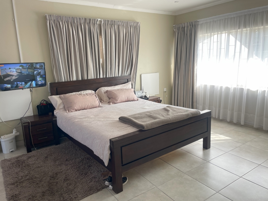 8 Bedroom Property for Sale in Waterkloof Ridge Gauteng