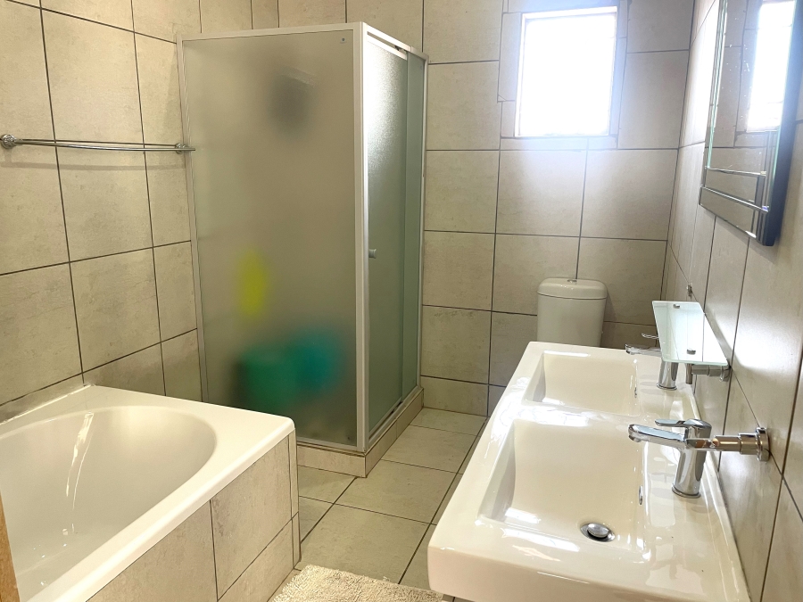 8 Bedroom Property for Sale in Waterkloof Ridge Gauteng