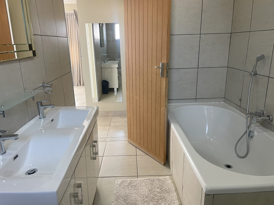 8 Bedroom Property for Sale in Waterkloof Ridge Gauteng