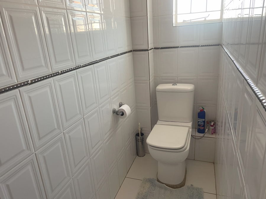 8 Bedroom Property for Sale in Waterkloof Ridge Gauteng