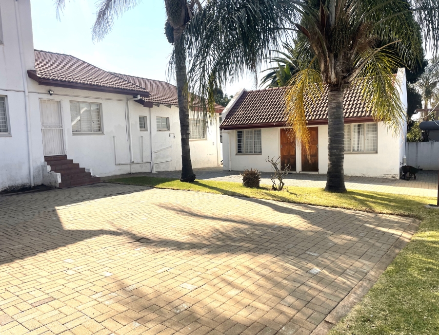 8 Bedroom Property for Sale in Waterkloof Ridge Gauteng