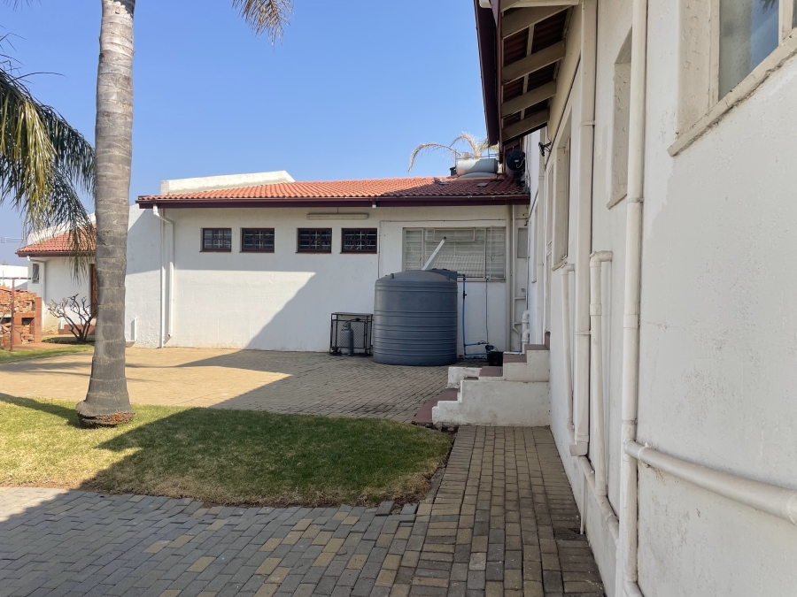 8 Bedroom Property for Sale in Waterkloof Ridge Gauteng