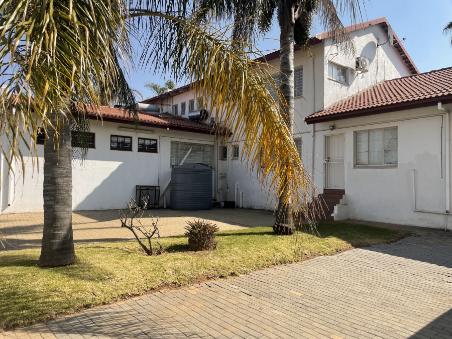 8 Bedroom Property for Sale in Waterkloof Ridge Gauteng