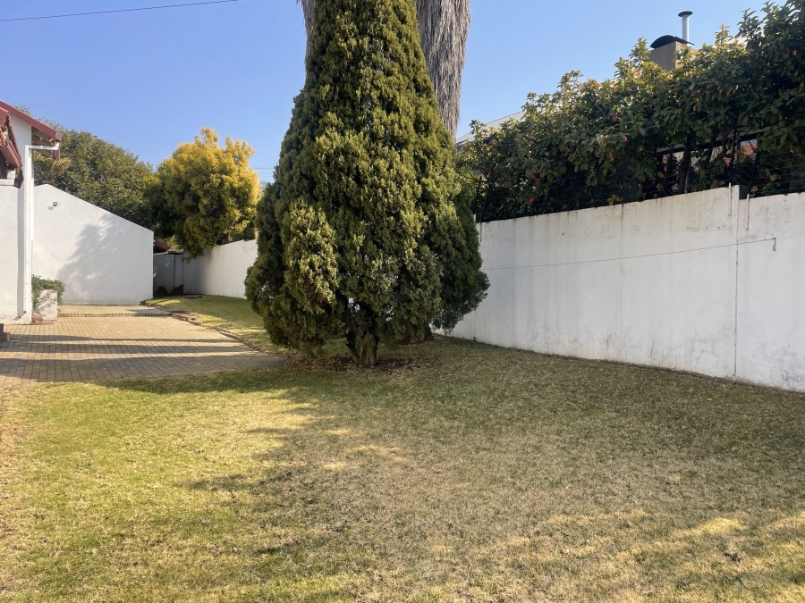 8 Bedroom Property for Sale in Waterkloof Ridge Gauteng