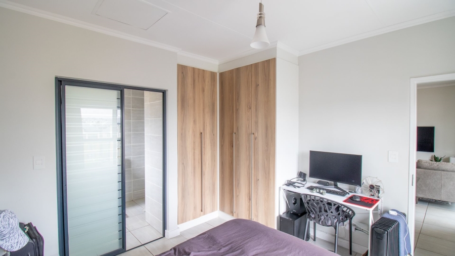 1 Bedroom Property for Sale in Waterfall Gauteng