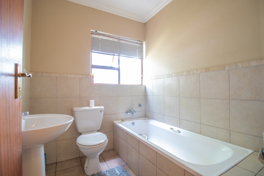 2 Bedroom Property for Sale in Erand Gardens Gauteng