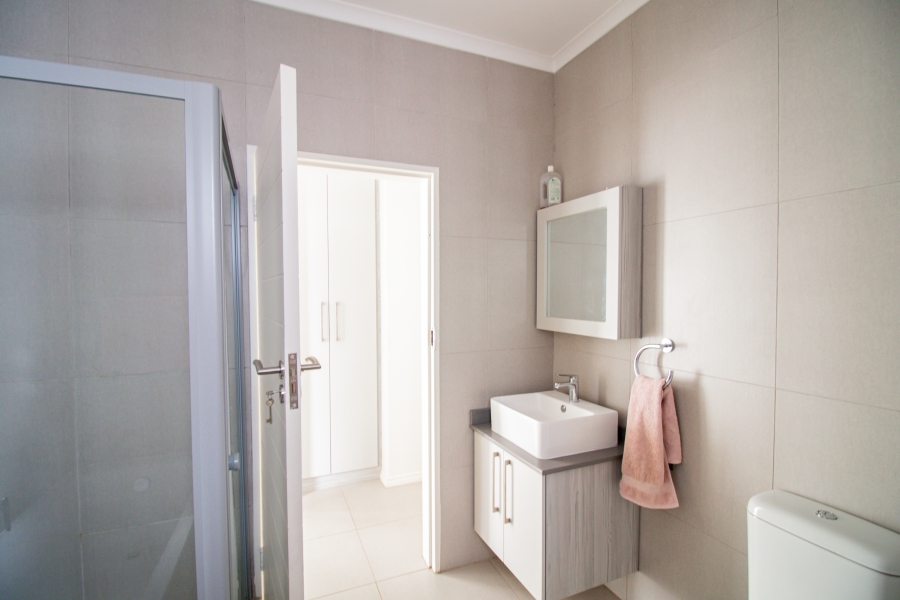 2 Bedroom Property for Sale in Erand Gardens Gauteng