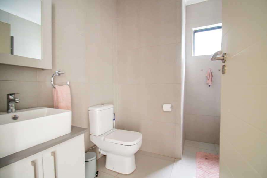 2 Bedroom Property for Sale in Erand Gardens Gauteng