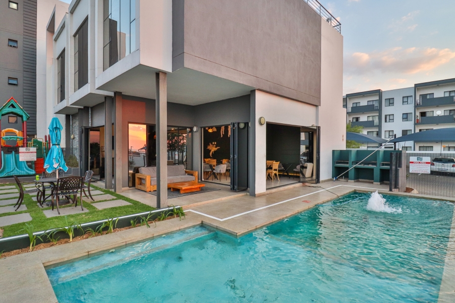 2 Bedroom Property for Sale in Erand Gardens Gauteng