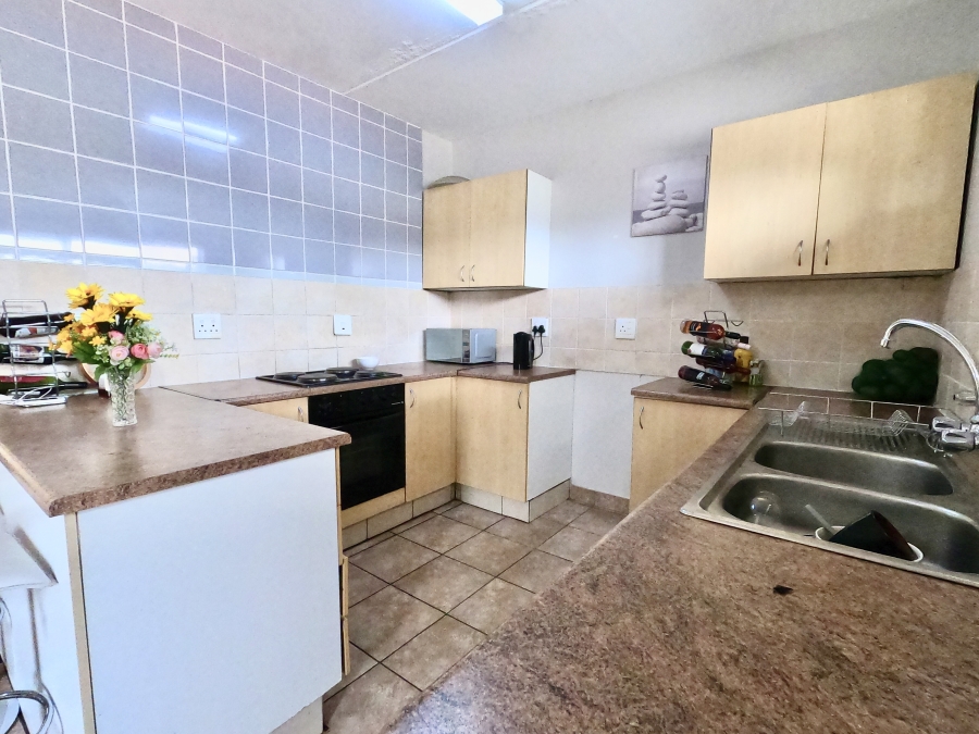 2 Bedroom Property for Sale in Noordwyk Gauteng