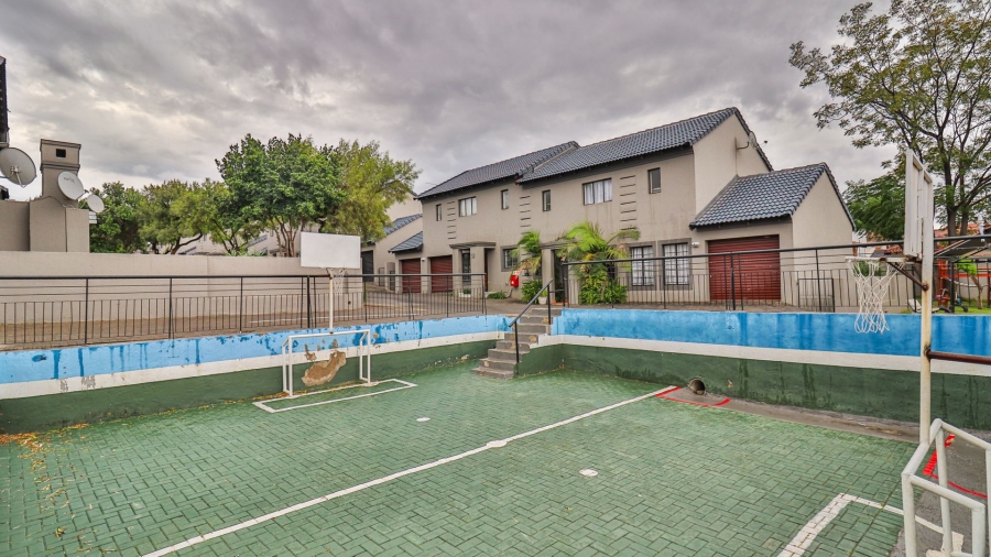 2 Bedroom Property for Sale in Noordwyk Gauteng
