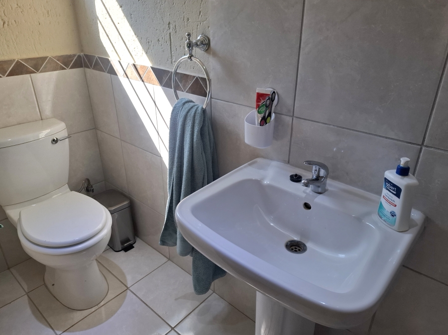 2 Bedroom Property for Sale in Greenhills Gauteng