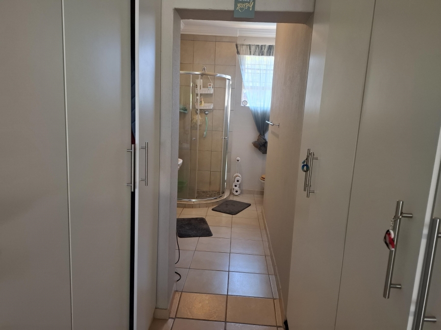 2 Bedroom Property for Sale in Greenhills Gauteng