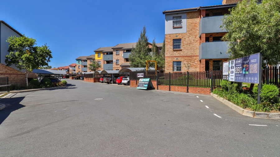 2 Bedroom Property for Sale in Erand Gardens Gauteng