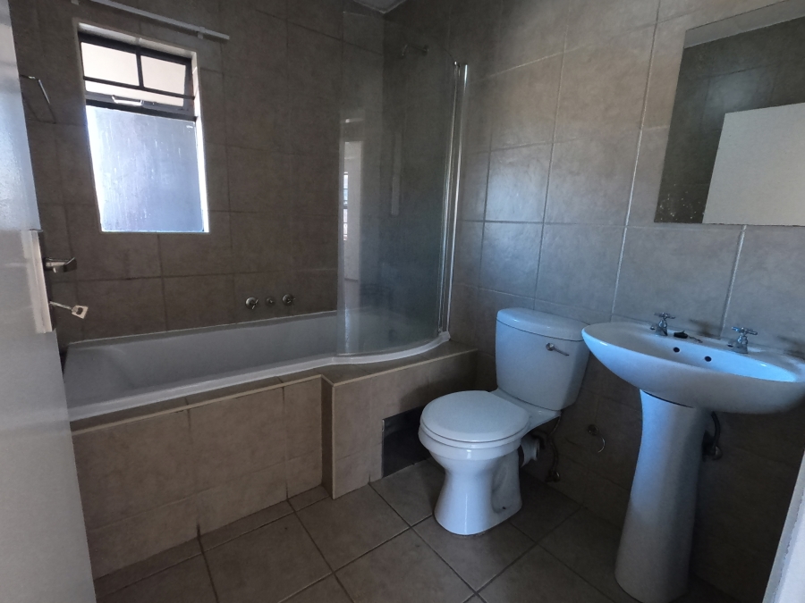 2 Bedroom Property for Sale in Erand Gardens Gauteng