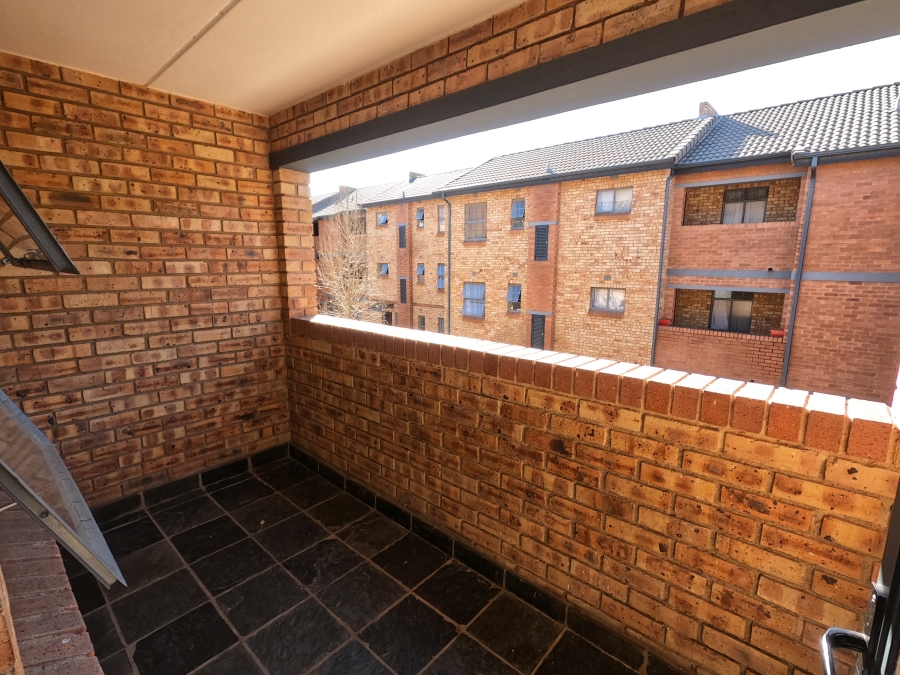 2 Bedroom Property for Sale in Erand Gardens Gauteng