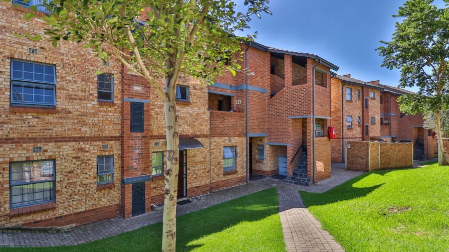 2 Bedroom Property for Sale in Erand Gardens Gauteng