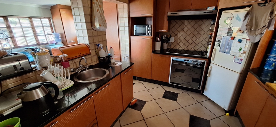 2 Bedroom Property for Sale in Die Hoewes Gauteng