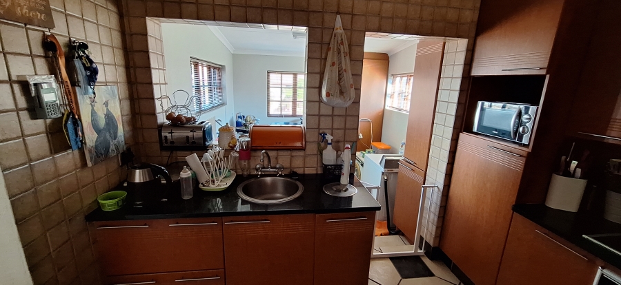 2 Bedroom Property for Sale in Die Hoewes Gauteng