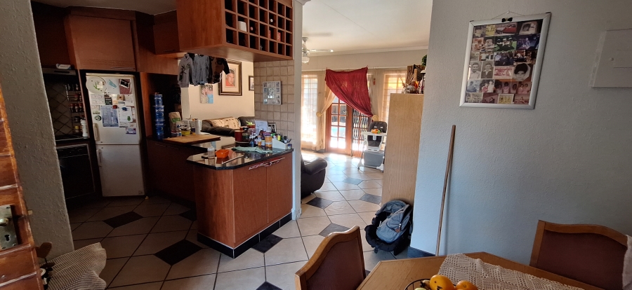 2 Bedroom Property for Sale in Die Hoewes Gauteng
