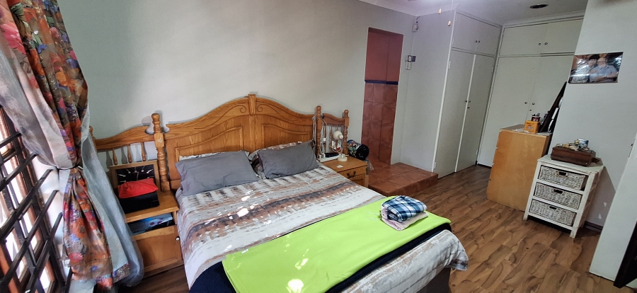 2 Bedroom Property for Sale in Die Hoewes Gauteng