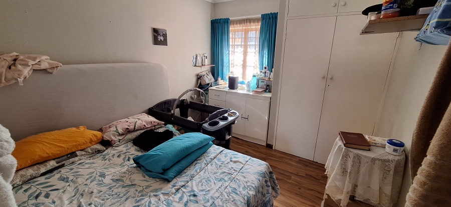 2 Bedroom Property for Sale in Die Hoewes Gauteng