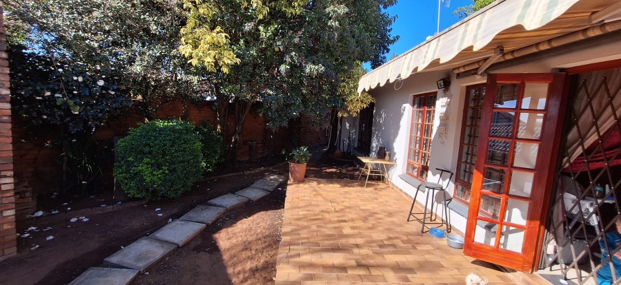 2 Bedroom Property for Sale in Die Hoewes Gauteng