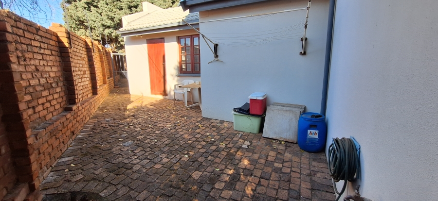 2 Bedroom Property for Sale in Die Hoewes Gauteng