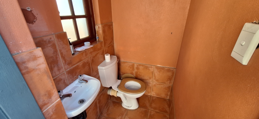 2 Bedroom Property for Sale in Die Hoewes Gauteng