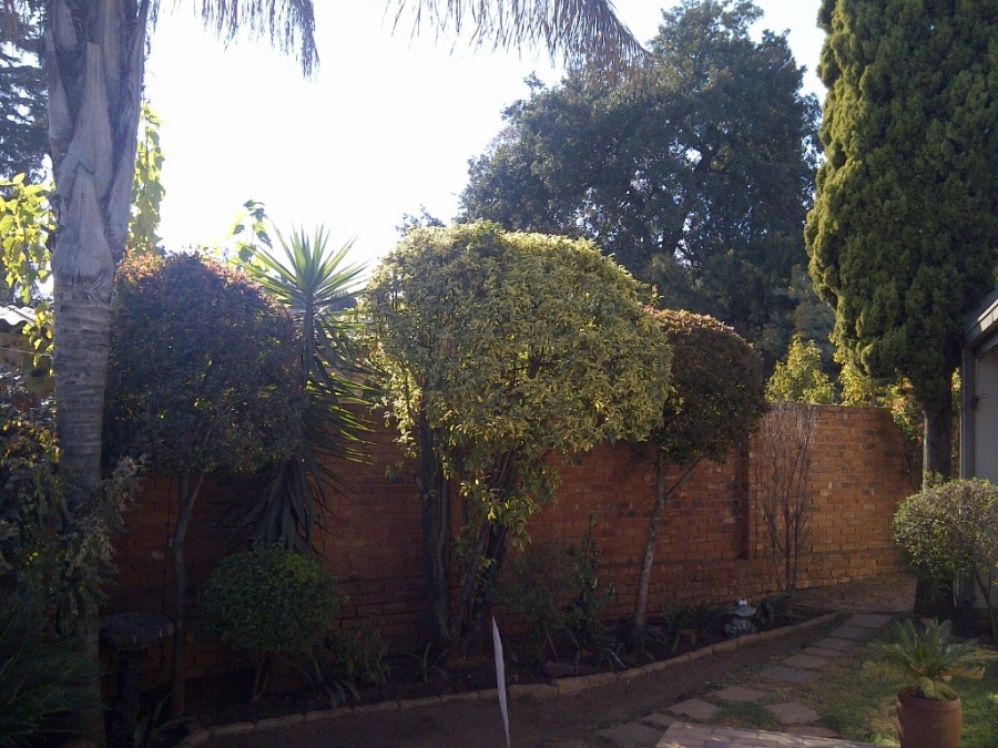 2 Bedroom Property for Sale in Die Hoewes Gauteng