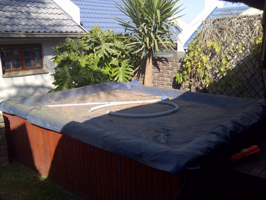 2 Bedroom Property for Sale in Die Hoewes Gauteng