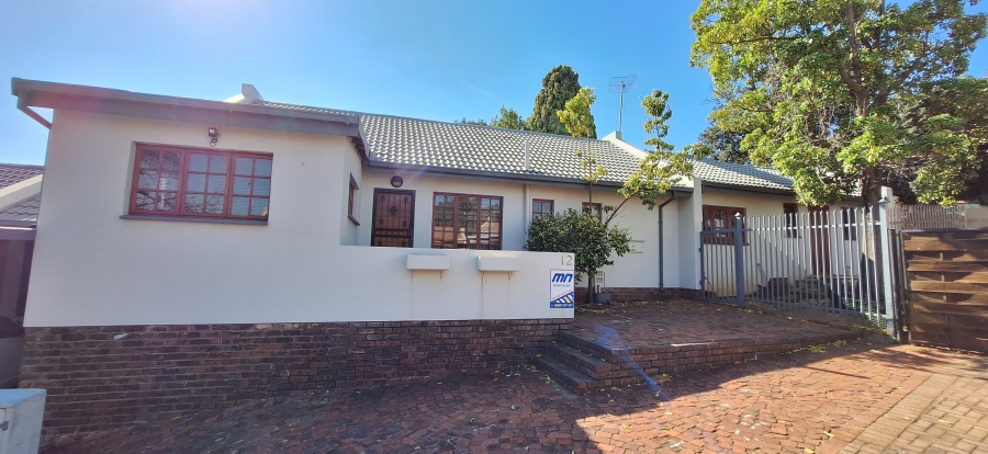 2 Bedroom Property for Sale in Die Hoewes Gauteng