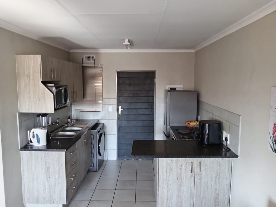 2 Bedroom Property for Sale in Heuweloord Gauteng