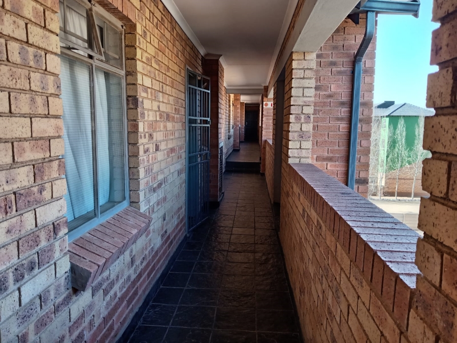2 Bedroom Property for Sale in Heuweloord Gauteng