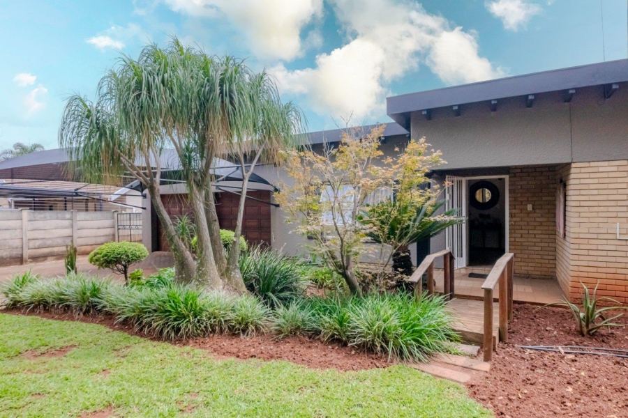 4 Bedroom Property for Sale in Helderkruin Gauteng