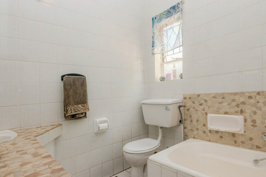 4 Bedroom Property for Sale in Helderkruin Gauteng