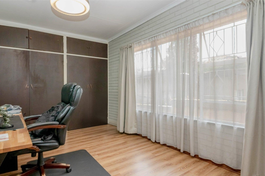 4 Bedroom Property for Sale in Helderkruin Gauteng
