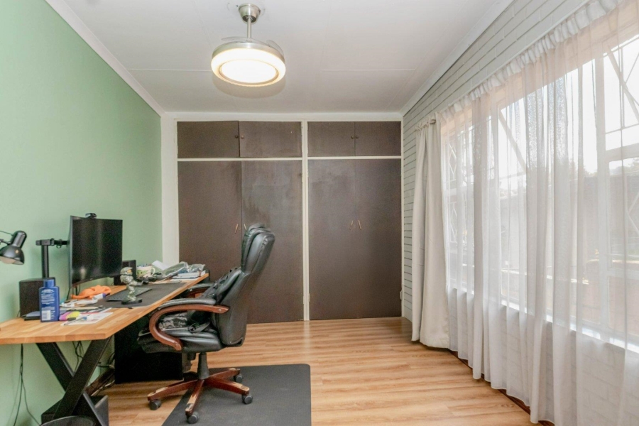 4 Bedroom Property for Sale in Helderkruin Gauteng