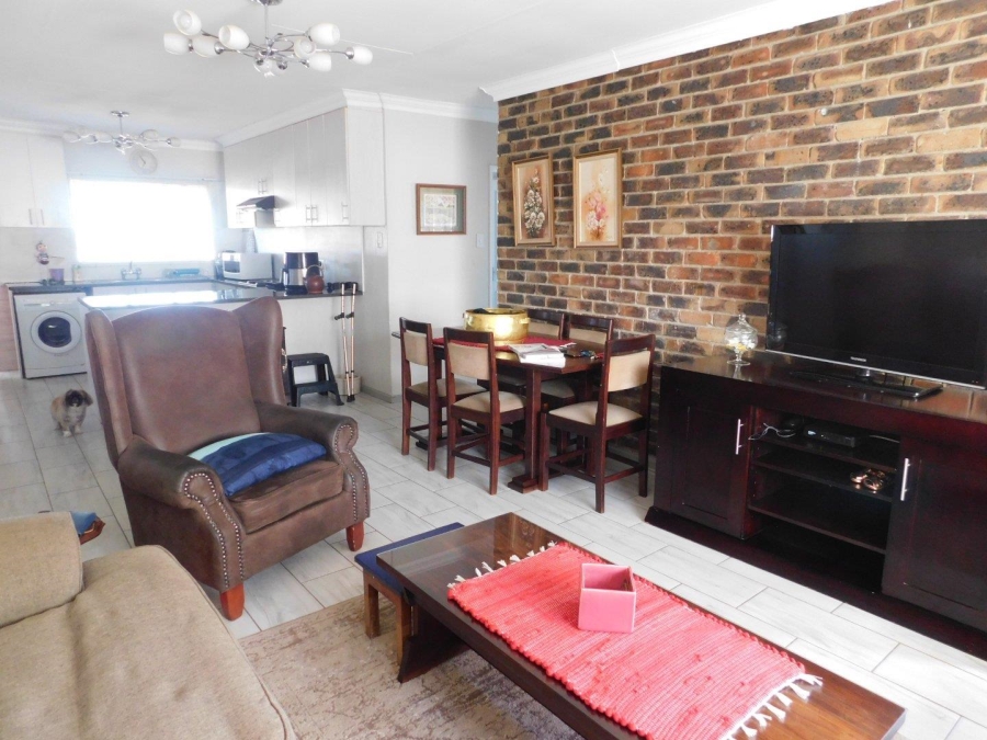 2 Bedroom Property for Sale in Noordheuwel Gauteng