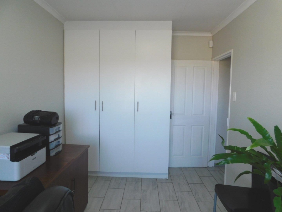 2 Bedroom Property for Sale in Noordheuwel Gauteng