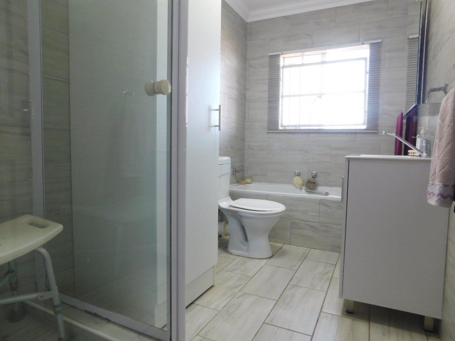 2 Bedroom Property for Sale in Noordheuwel Gauteng