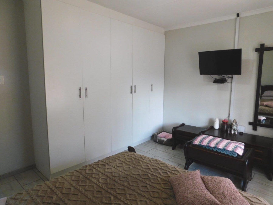 2 Bedroom Property for Sale in Noordheuwel Gauteng