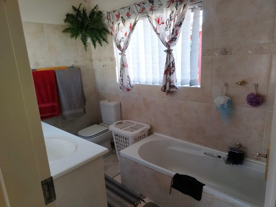 4 Bedroom Property for Sale in Mindalore Gauteng