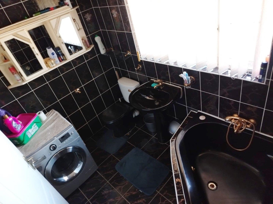 4 Bedroom Property for Sale in Mindalore Gauteng