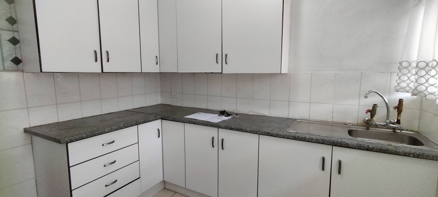 2 Bedroom Property for Sale in Florida Lake Gauteng