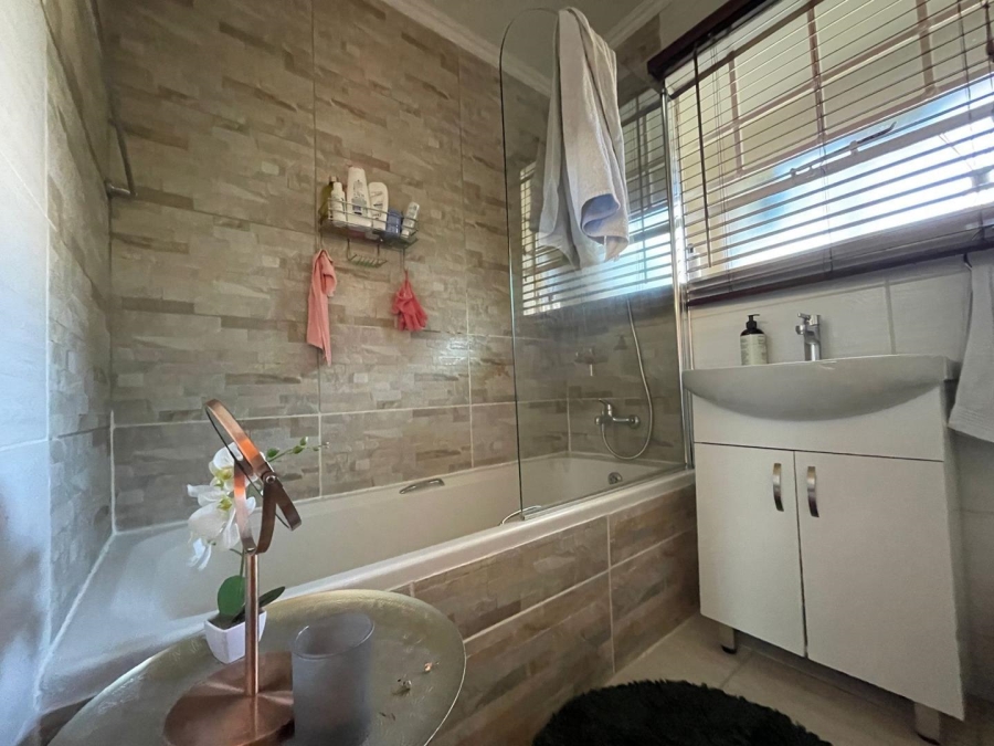 2 Bedroom Property for Sale in Paulshof Gauteng