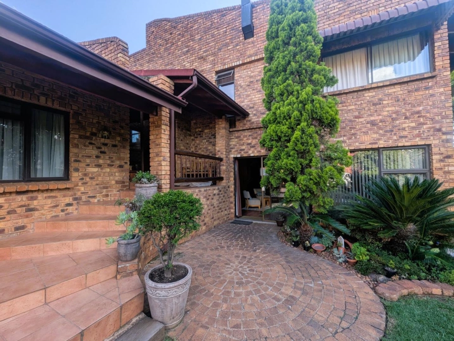 4 Bedroom Property for Sale in Glenvista Gauteng