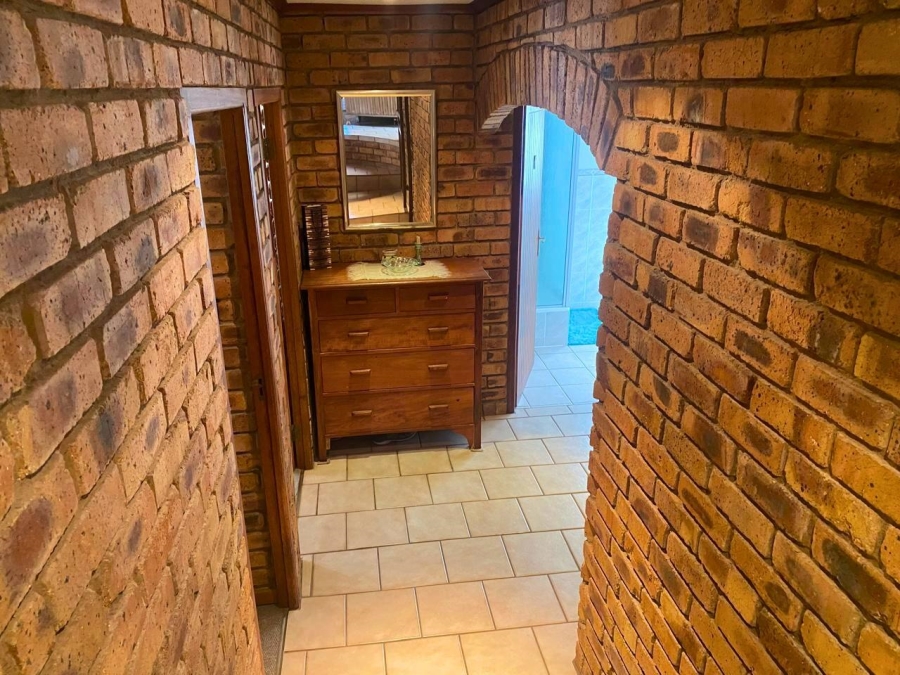 4 Bedroom Property for Sale in Glenvista Gauteng