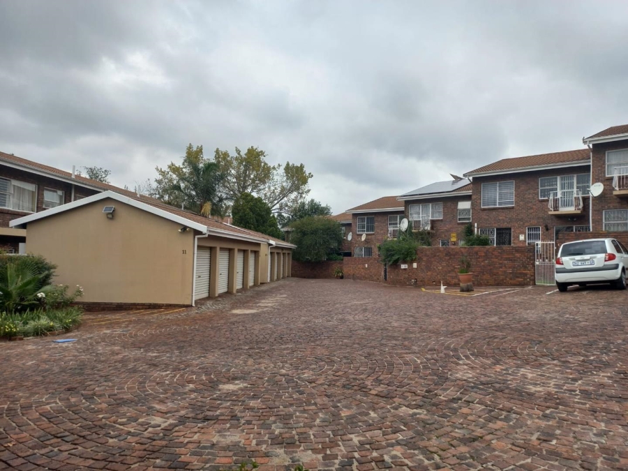3 Bedroom Property for Sale in Fontainebleau Gauteng